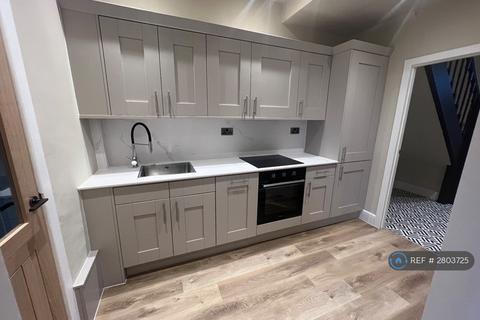 2 bedroom end of terrace house to rent, Rudry St, Penarth, CF64