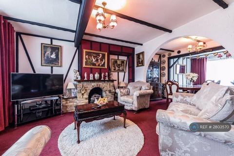 3 bedroom terraced house to rent, Greatdown Road, London, W7