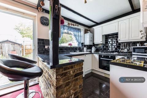 3 bedroom terraced house to rent, Greatdown Road, London, W7