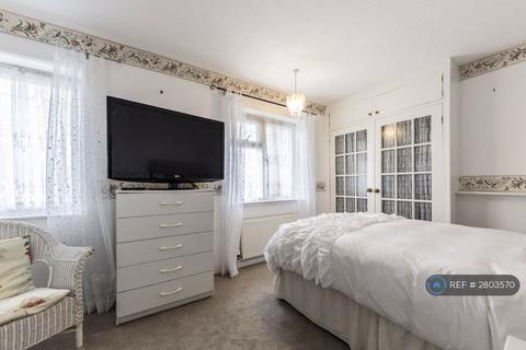 3 bedroom terraced house to rent, Greatdown Road, London, W7