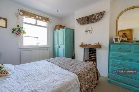 2 bedroom flat to rent, Napier Road, London, SE25