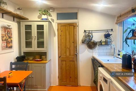 2 bedroom flat to rent, Napier Road, London, SE25