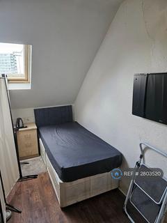 1 bedroom in a house share to rent, London, London, TW3