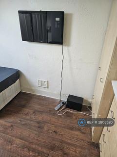 1 bedroom in a house share to rent, London, London, TW3