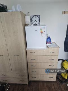 1 bedroom in a house share to rent, London, London, TW3