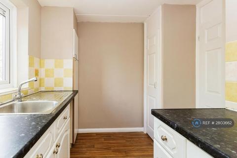 3 bedroom flat to rent, Warren Bank, Milton Keynes, MK6