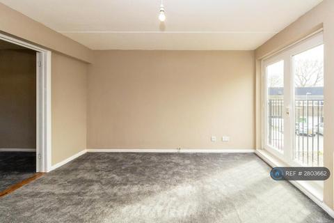 3 bedroom flat to rent, Warren Bank, Milton Keynes, MK6