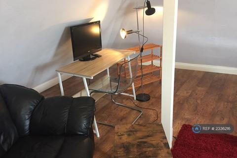 Studio to rent, The Ridgeway, London, NW9