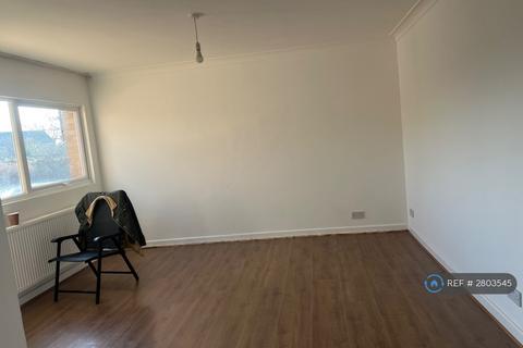 3 bedroom flat to rent, Auckland Close, Enfield, EN1