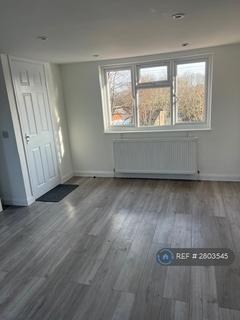 3 bedroom flat to rent, Auckland Close, Enfield, EN1