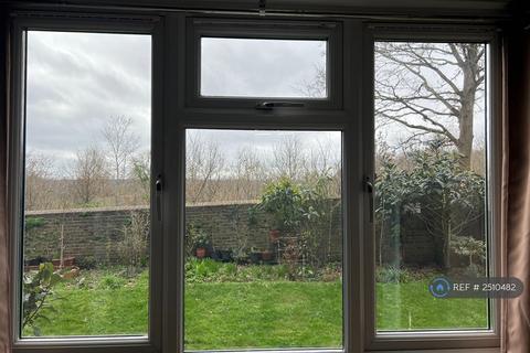 2 bedroom flat to rent, Arnewood Close, London, SW15