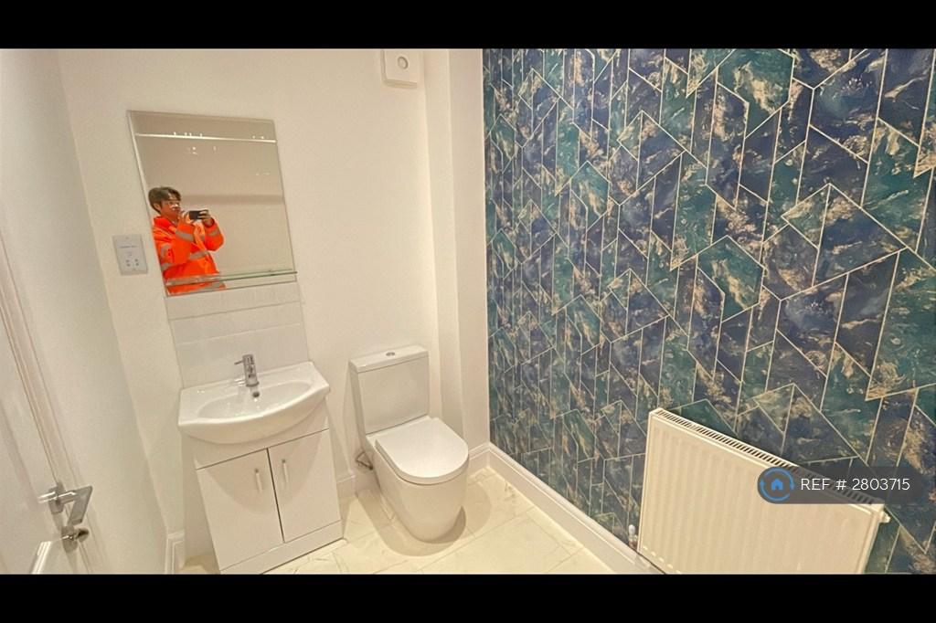 En-Suite Bathroom