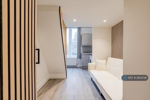 Studio to rent, Edgware Road, London, W2