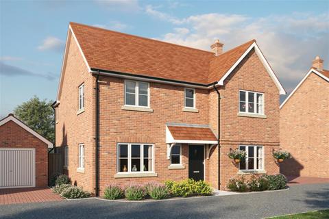 4 bedroom detached house for sale, Buckenham Road, Attleborough