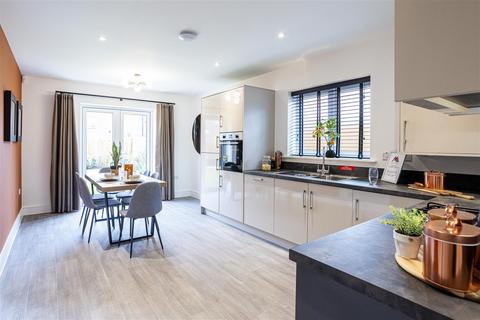 4 bedroom detached house for sale, Buckenham Road, Attleborough
