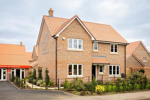 4 bedroom detached house for sale, Buckenham Road, Attleborough