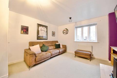 2 bedroom ground floor flat for sale, Cezanne Road, WATFORD