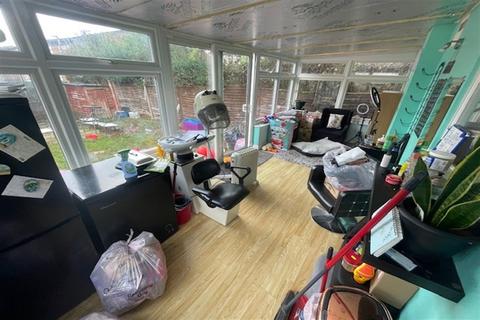 3 bedroom end of terrace house for sale, Sutton Road, Southend on Sea