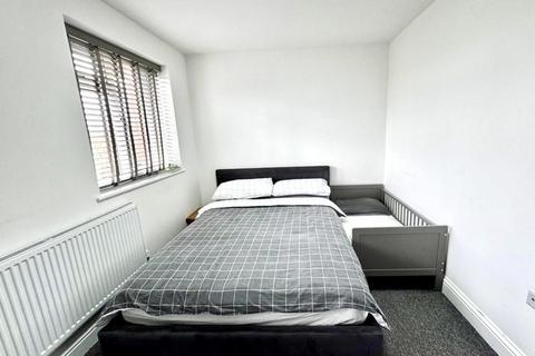 1 bedroom flat to rent, Old Ruislip Road, London  UB5