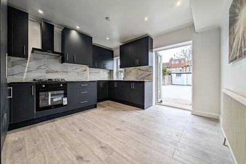 2 bedroom flat for sale, Hamilton Road, London