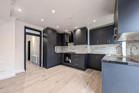 2 bedroom flat for sale, Hamilton Road, London