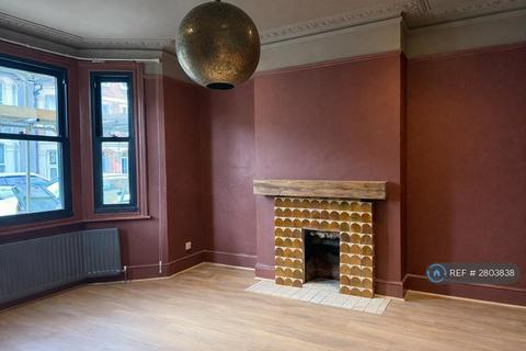4 bedroom terraced house to rent, Arlesford Road, London, SW9