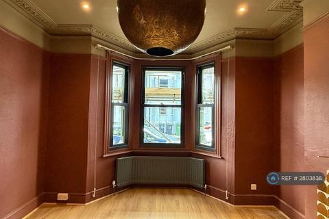 4 bedroom terraced house to rent, Arlesford Road, London, SW9