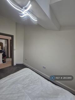 5 bedroom terraced house to rent, Moorland Road, London, SW9