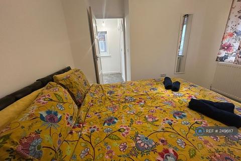 2 bedroom semi-detached house to rent, Lingfield Green, Leeds, LS17