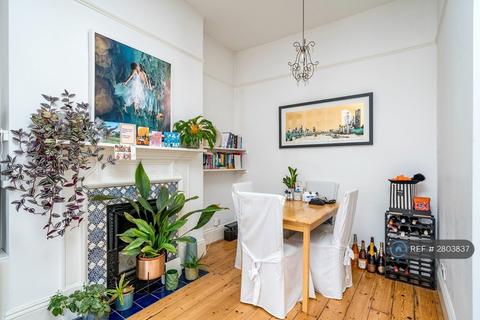 2 bedroom flat to rent, Barons Court, London, W14