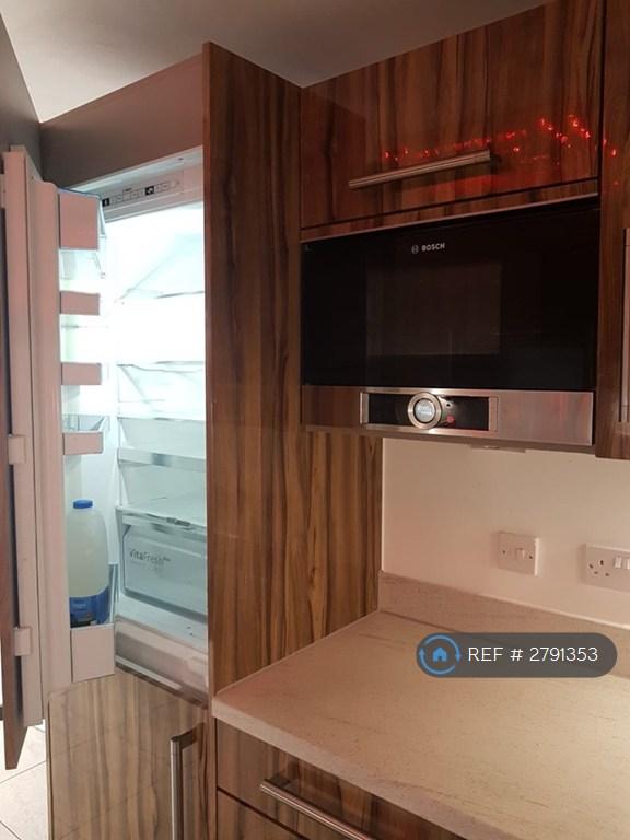 Kitchen All Integrated Appliances Incldg Microwave