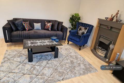 2 bedroom flat to rent, Great Oak Drive, Altrincham, WA15