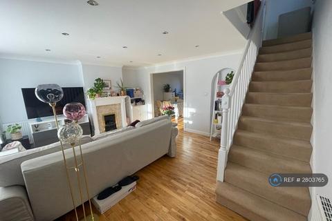 3 bedroom semi-detached house to rent, Hag Hill Rise, Maidenhead, SL6