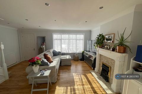 3 bedroom semi-detached house to rent, Hag Hill Rise, Maidenhead, SL6