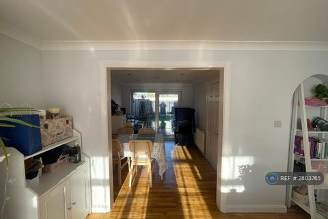 3 bedroom semi-detached house to rent, Hag Hill Rise, Maidenhead, SL6