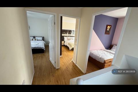 3 bedroom semi-detached house to rent, Edward Road, Northolt, UB5