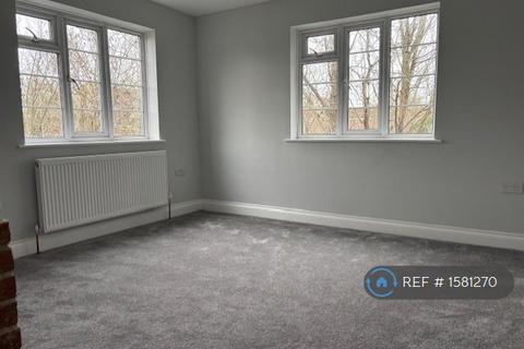 2 bedroom flat to rent, Garden Close, Ruislip, HA4