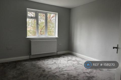 2 bedroom flat to rent, Garden Close, Ruislip, HA4