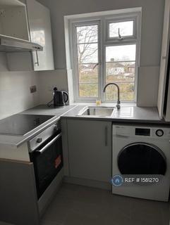 2 bedroom flat to rent, Garden Close, Ruislip, HA4