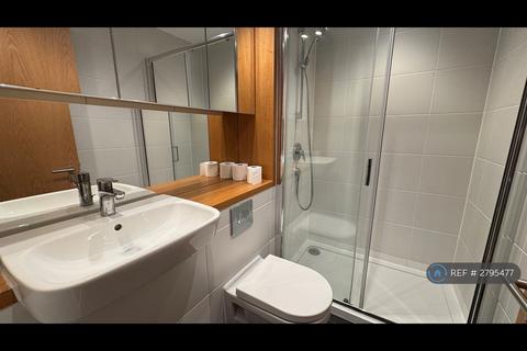 2 bedroom flat to rent, Rathbone Market, London, E16