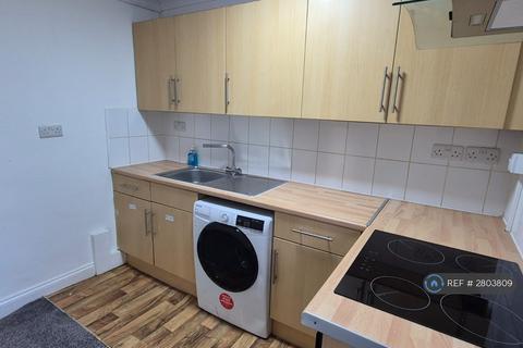 Studio to rent, Village Way, Pinner, HA5
