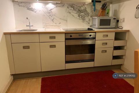 2 bedroom flat to rent, Deals Gateway, London, SE13
