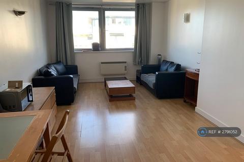 2 bedroom flat to rent, Deals Gateway, London, SE13