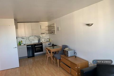 2 bedroom flat to rent, Deals Gateway, London, SE13