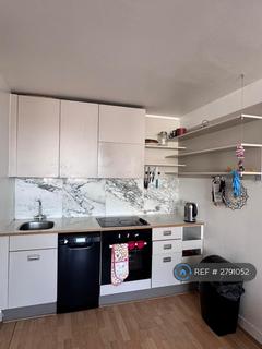 2 bedroom flat to rent, Deals Gateway, London, SE13