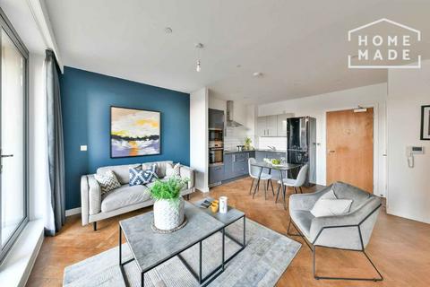 2 bedroom flat to rent, Broadside, M4