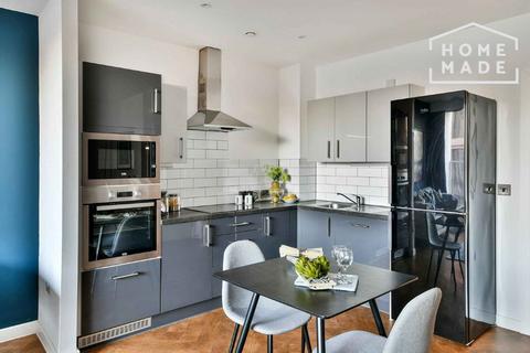 2 bedroom flat to rent, Broadside, M4