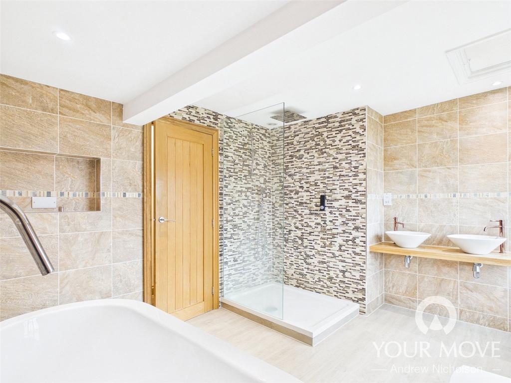 Family Bathroom 2