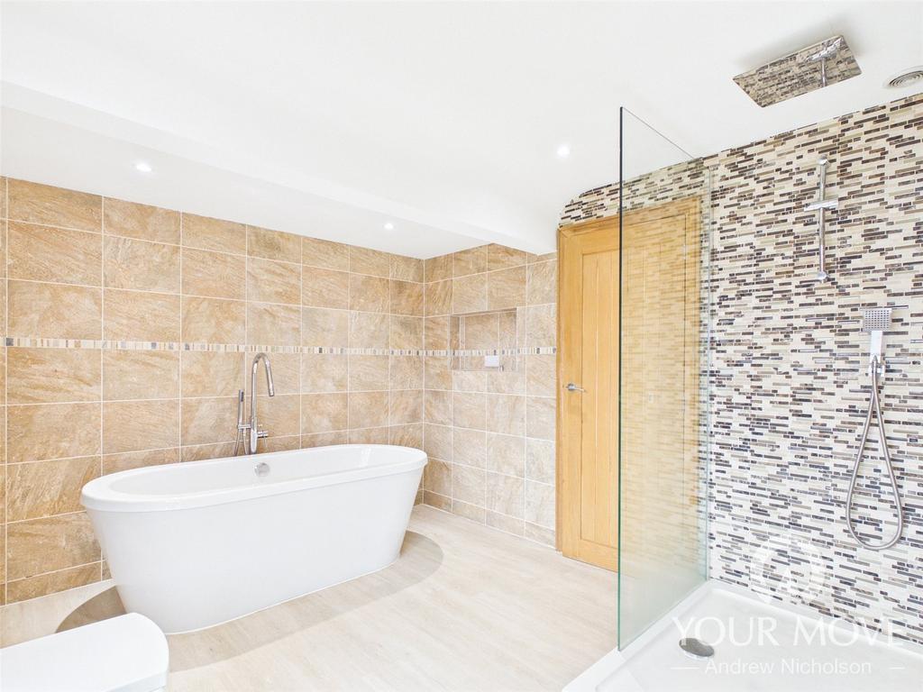 Family Bathroom 3