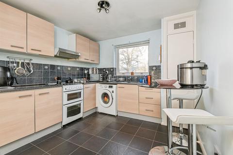 2 bedroom maisonette for sale, Navigation Gardens, Thornhill Lees, Dewsbury
